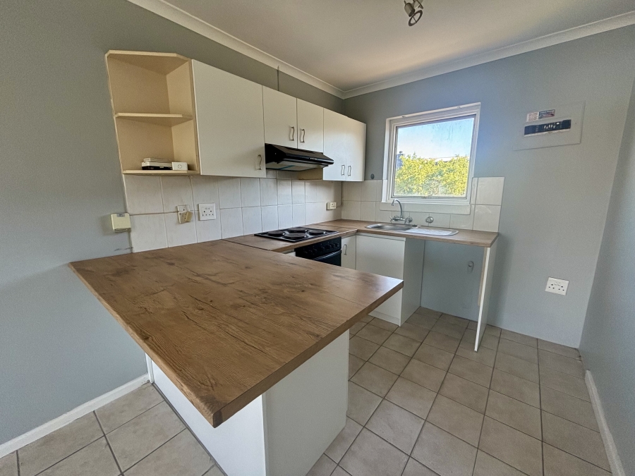 To Let 2 Bedroom Property for Rent in Vredekloof East Western Cape